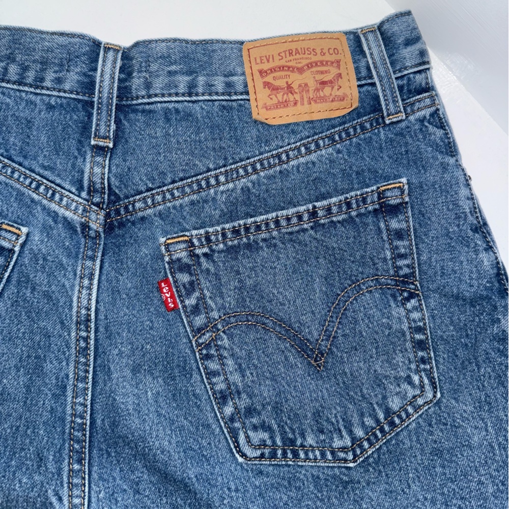 LEVI Mom Shorts